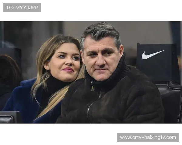 维埃里：从锋线杀手到传奇人物的成长轨迹与影响力解析